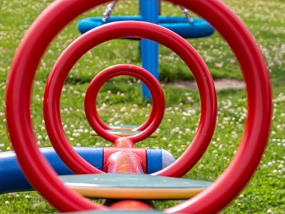 Разбираем отличия игровых площадок и готовых комплексов Разбираем отличия игровых площадок и готовых комплексов